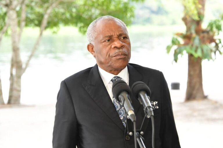 El presidente de la Comisión de la CEMAC suspende las actividades de dicha institución debido a una grave crisis económica en la comunidad