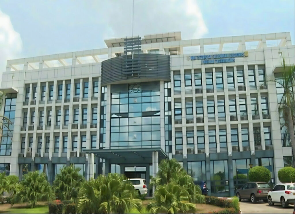 Transportes presenta la Ley de Tasas Fiscales vigente a las empresas del puerto de Bata