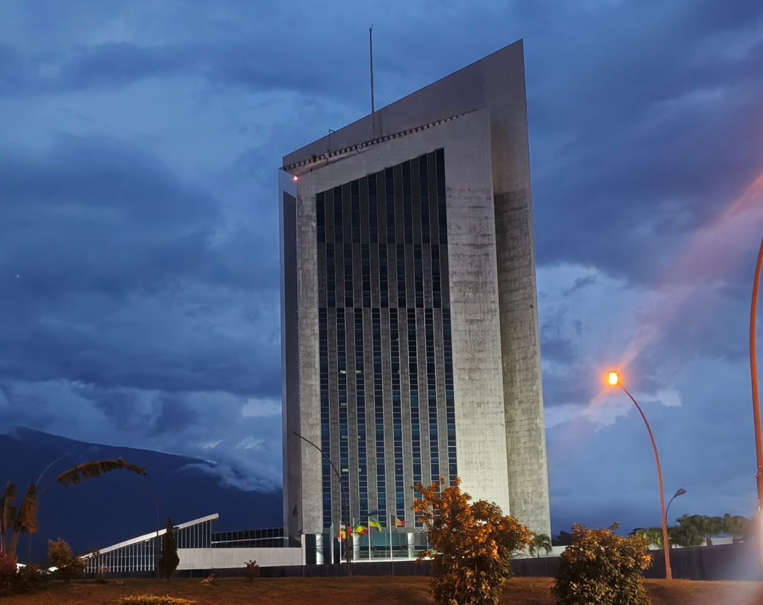 BEAC inyecta 500 mil millones de FCFA a bancos comerciales de la CEMAC