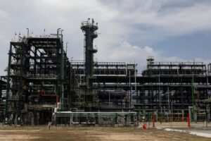 Ghana comenzará a refinar su propio petróleo y busca reducir la dependencia de combustibles importados