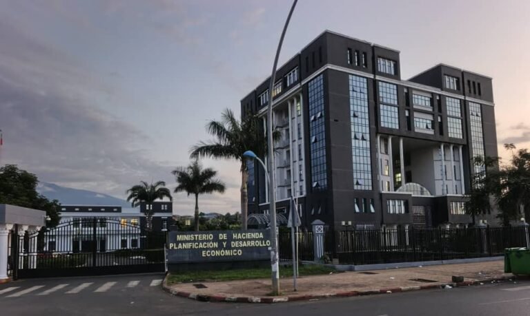 Hacienda estudia la creación de un Banco Nacional de Fomento y Desarrollo para impulsar la financiación productiva
